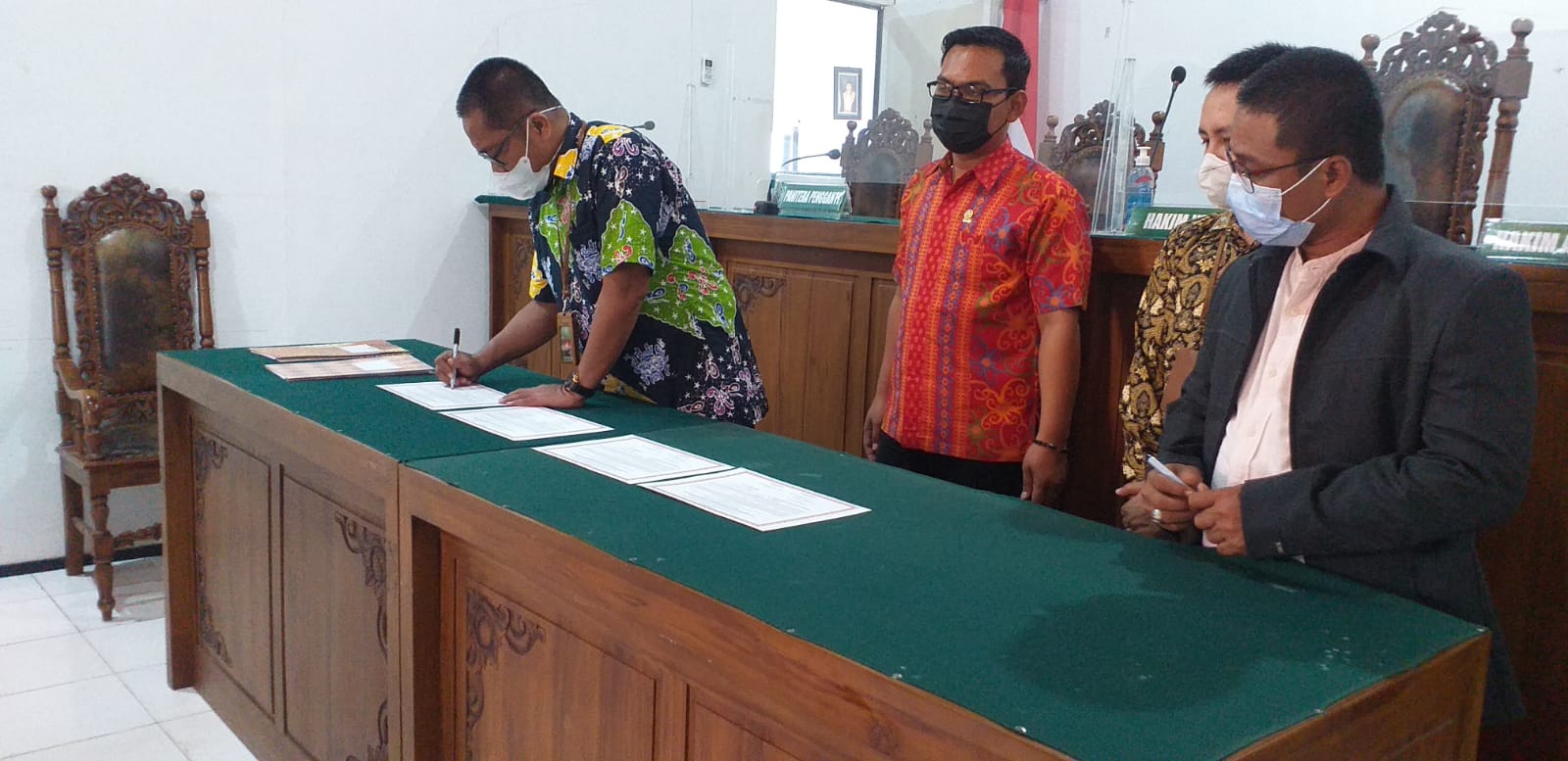 Penandatanganan Kerjasama/ MoU Tentang Pemberian Layanan Pos Bantuan Hukum (POSBAKUM)