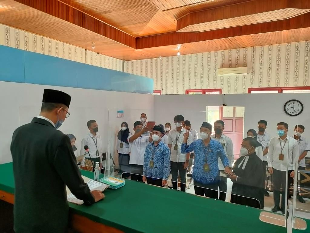 PELANTIKAN DAN PENGAMBILAN SUMPAH PEGAWAI NEGERI SIPIL PENGADILAN NEGERI NANGA BULIK KELAS II