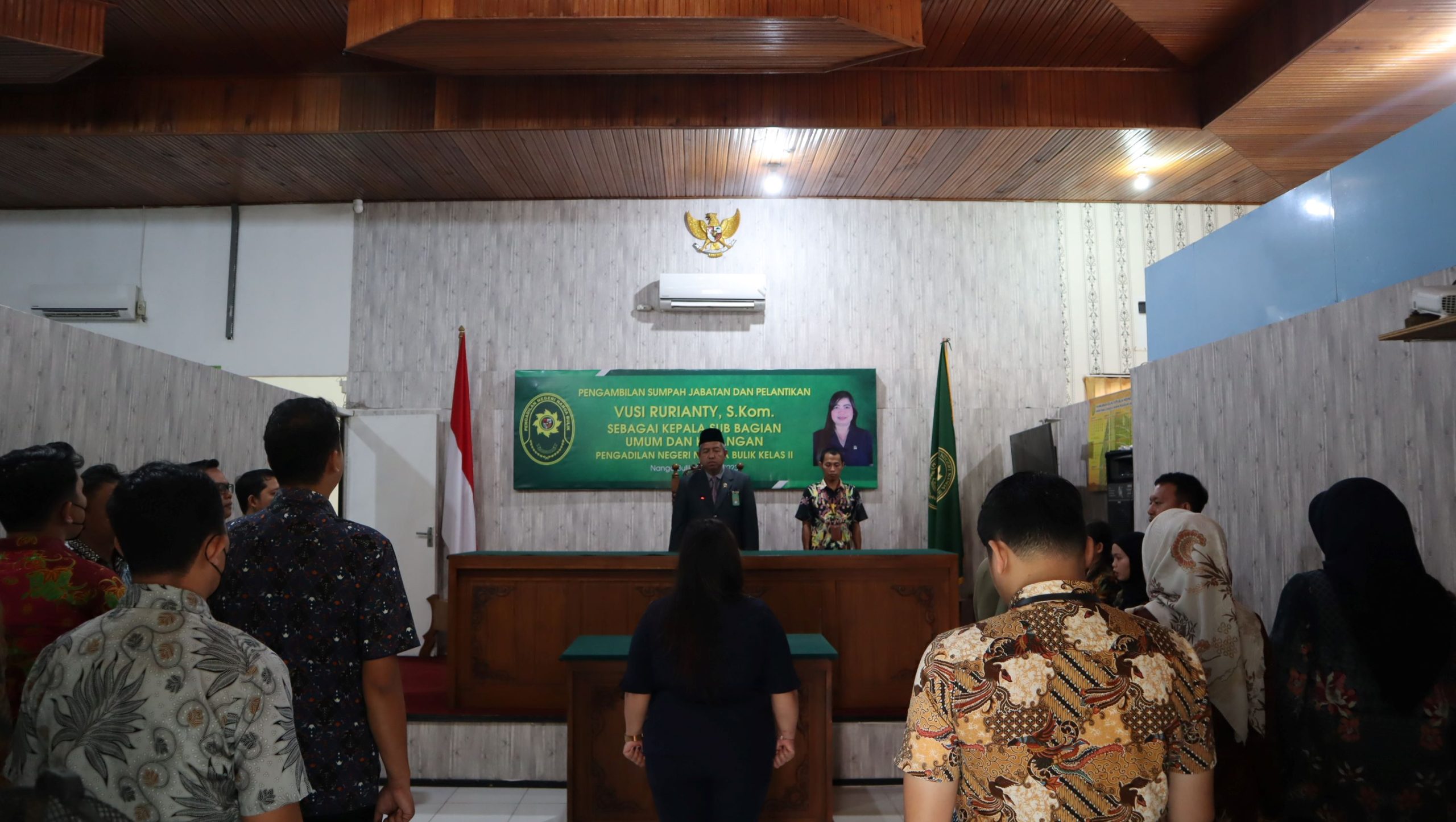 Pengambilan Sumpah Jabatan dan Pelantikan  VUSI RURIANTY, S.Kom  sebagai Sebagai Kepala Sub Bagian Umum dan Keuangan Pengadilan Negeri Nanga Bulik Kelas II