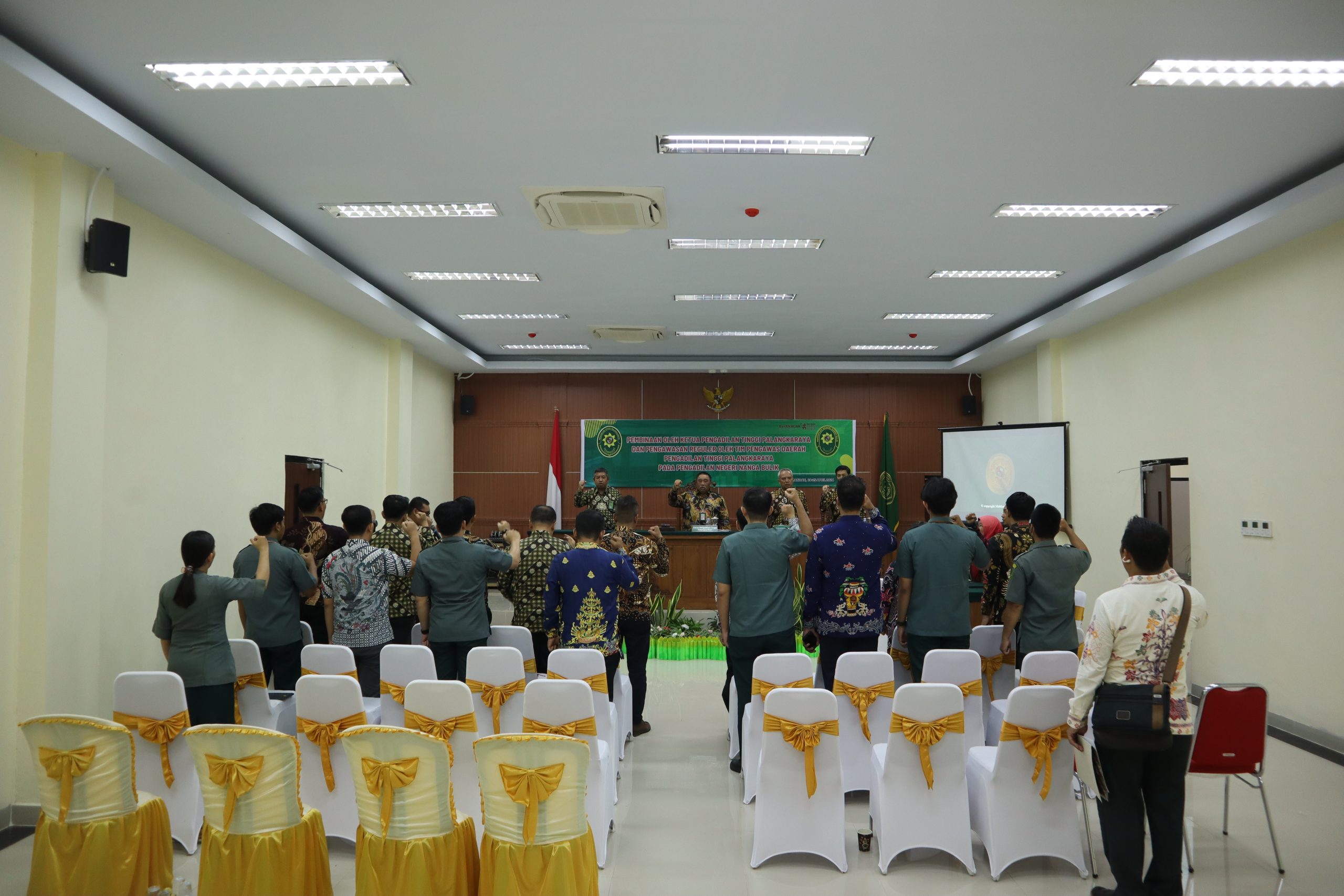 Pembinaan oleh YM Ketua Pengadilan Tinggi Palangkaraya dan Closing Meeting Hasil Pengawasan Tim Pengawas Daerah Pengadilan Tinggi Palangkaraya pada Pengadilan Negeri Nanga Bulik
