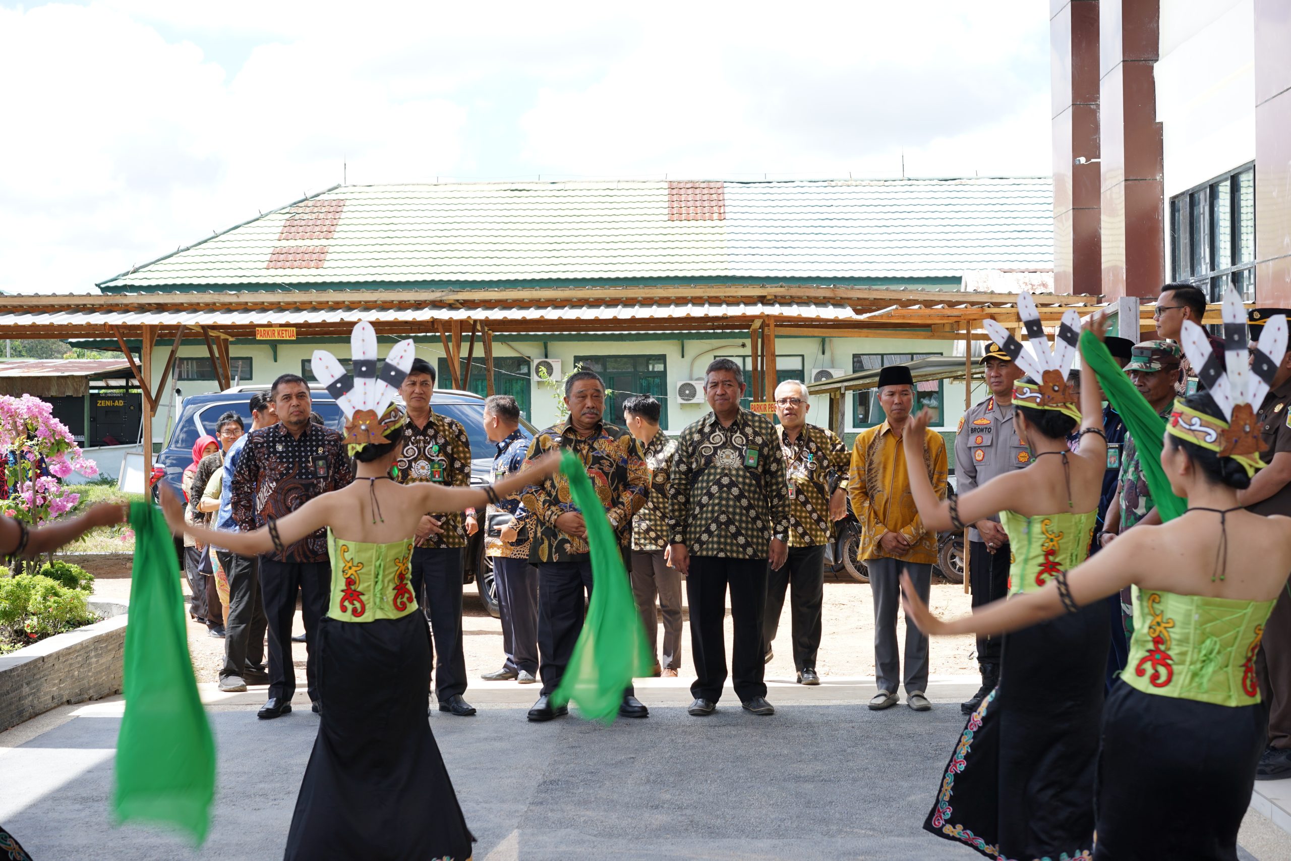 Penyambutan dan Serah Terima oleh YM Ketua Pengadilan Tinggi Palangkaraya pada Pengadilan Negeri Nanga Bulik