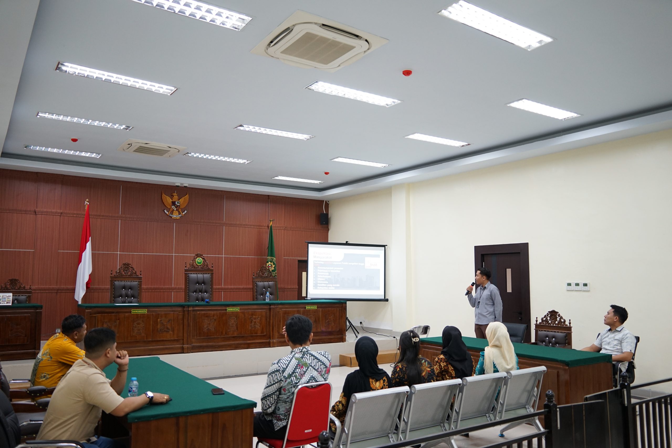 Training Service Excellent oleh Bank BRI Unit Nanga Bulik pada PTSP Pengadilan Negeri Nanga Bulik