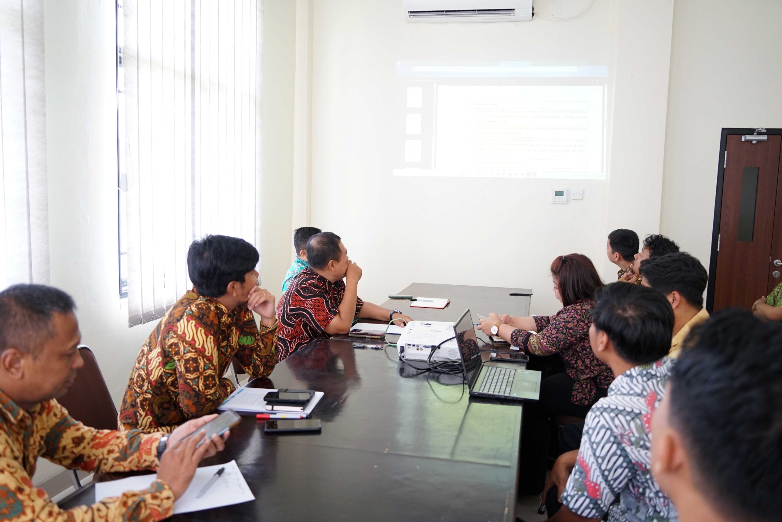Rapat Penyusunan Laporan Kinerja (LKjIP) Tahun 2025 Pengadilan Negeri Nanga Bulik